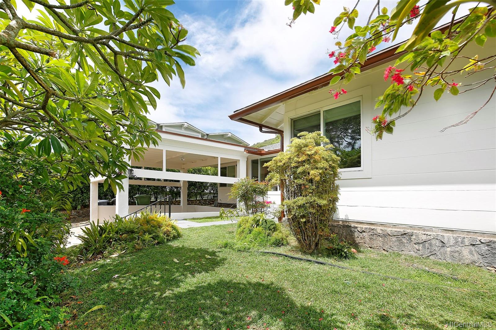 2732 Manoa Road Honolulu, HI 96822