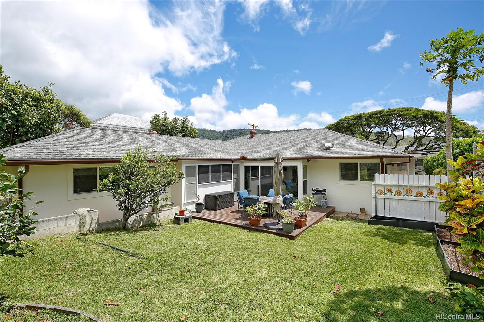 2732 Manoa Road Honolulu, HI 96822