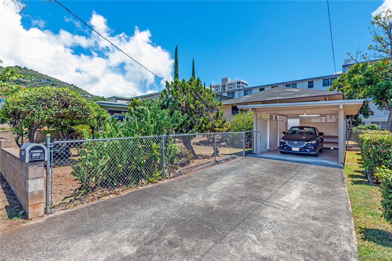 1809 Makiki Street Honolulu, HI 96822