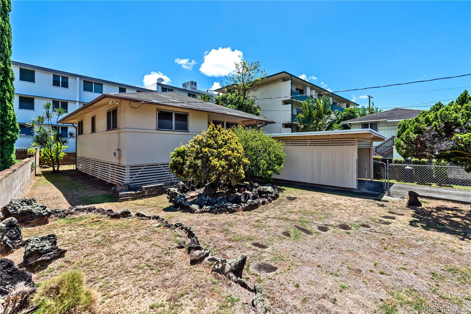 1809 Makiki Street Honolulu, HI 96822