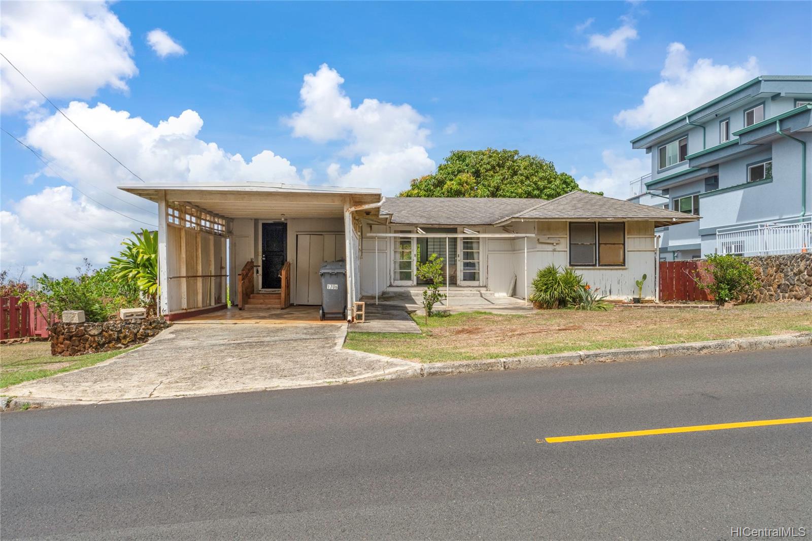 1706 Paula Drive Honolulu, HI 96816