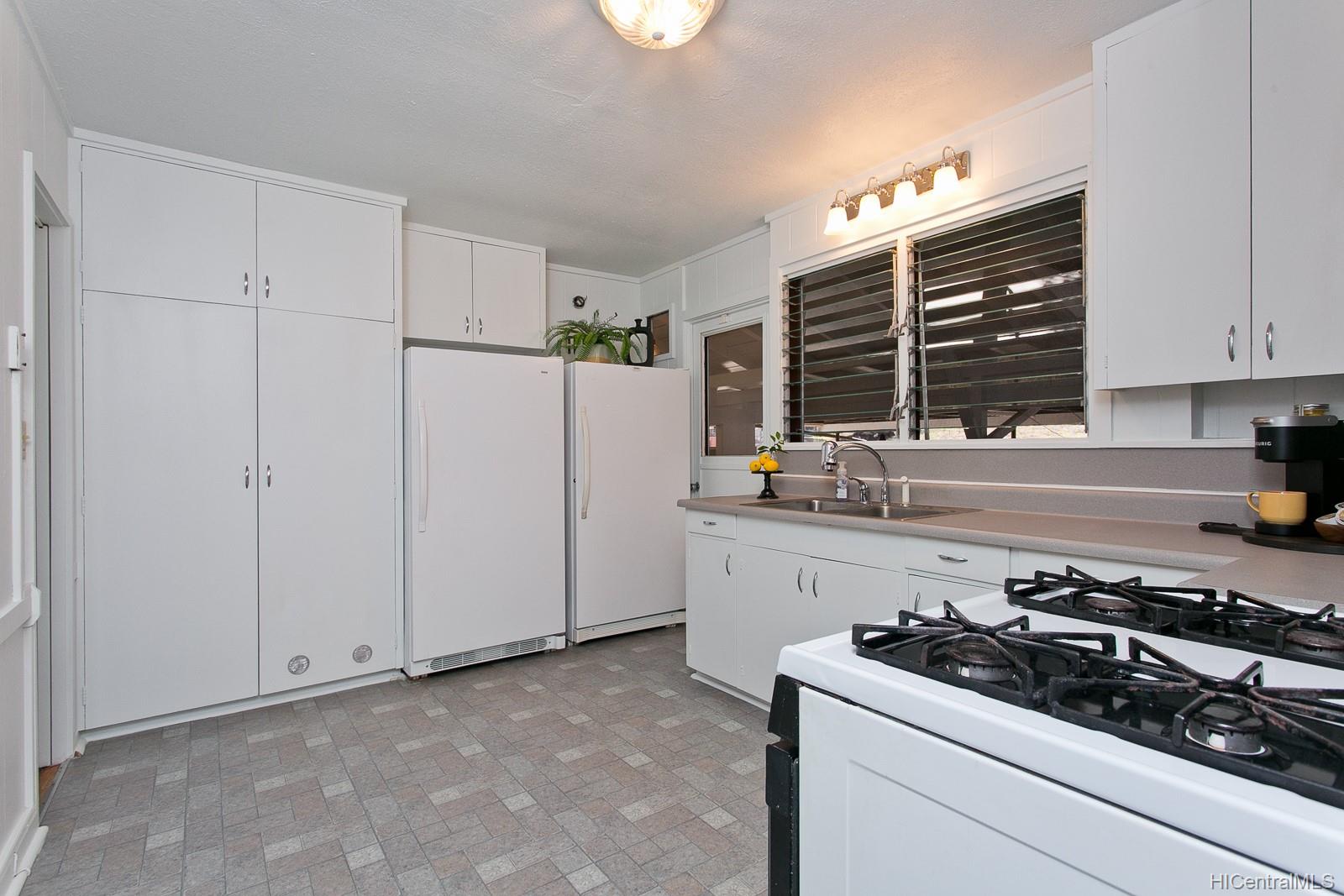 1493 Ainakoa Avenue Honolulu, HI 96821