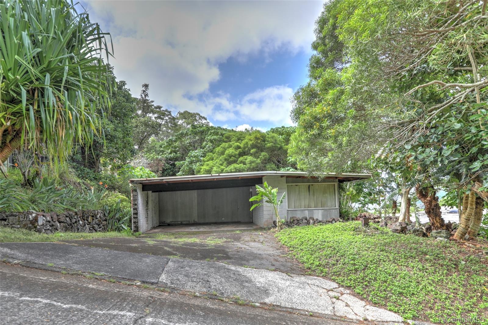 3211 Melemele Place Honolulu, HI 96822