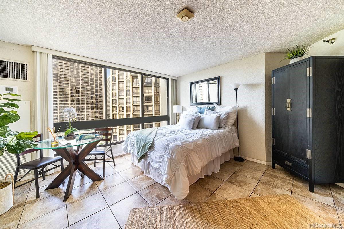 300 Wai Nani Way #1220, Honolulu, HI 96815