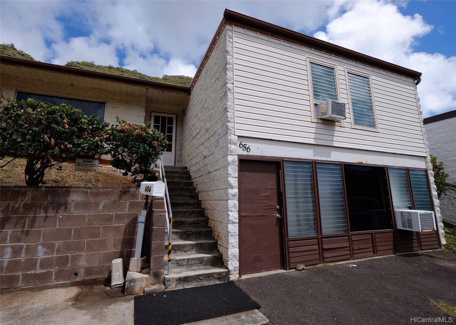 656 Kaekeeke Way Honolulu, HI 96821