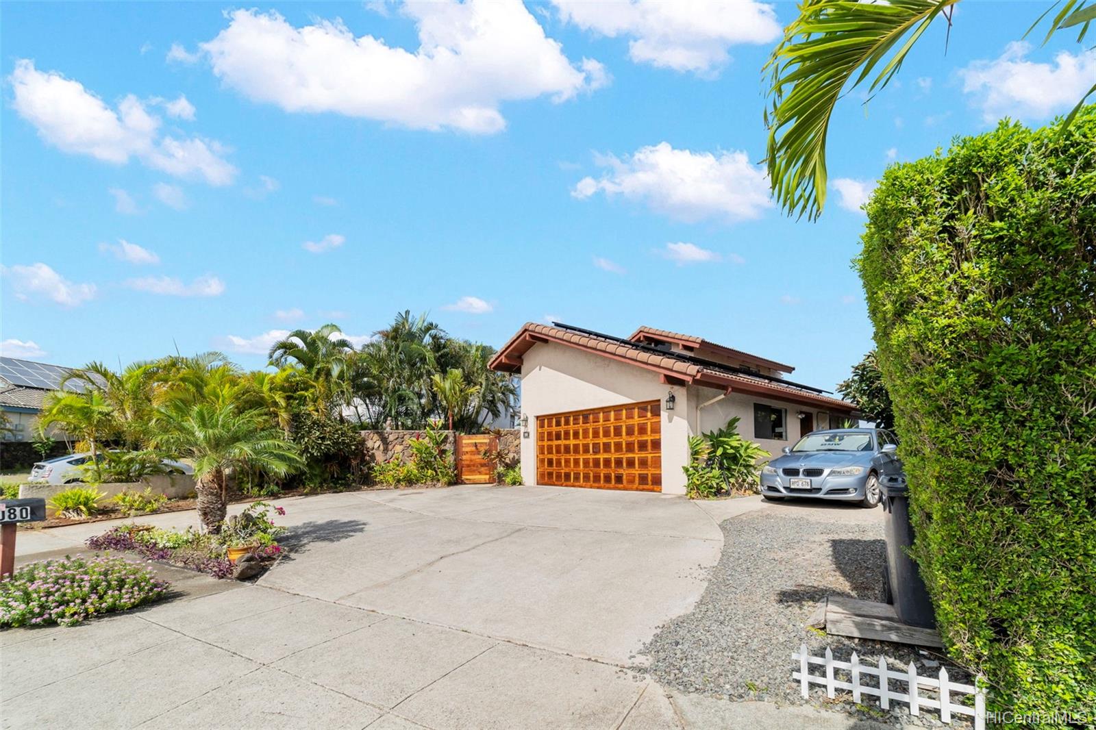 1080 Kaoopulu Place Honolulu, HI 96825