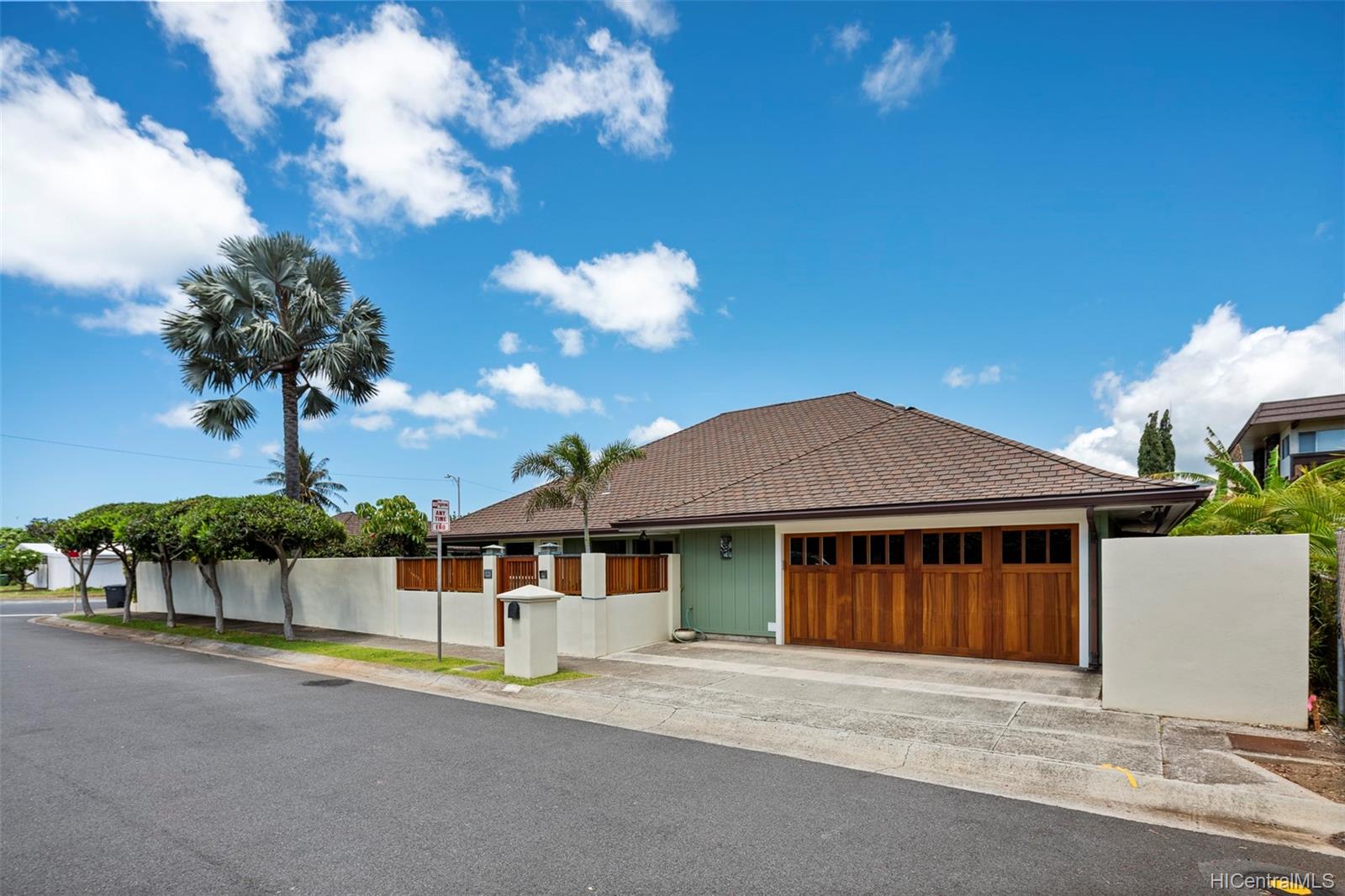 404 Waiopouli Place Honolulu, HI 96825