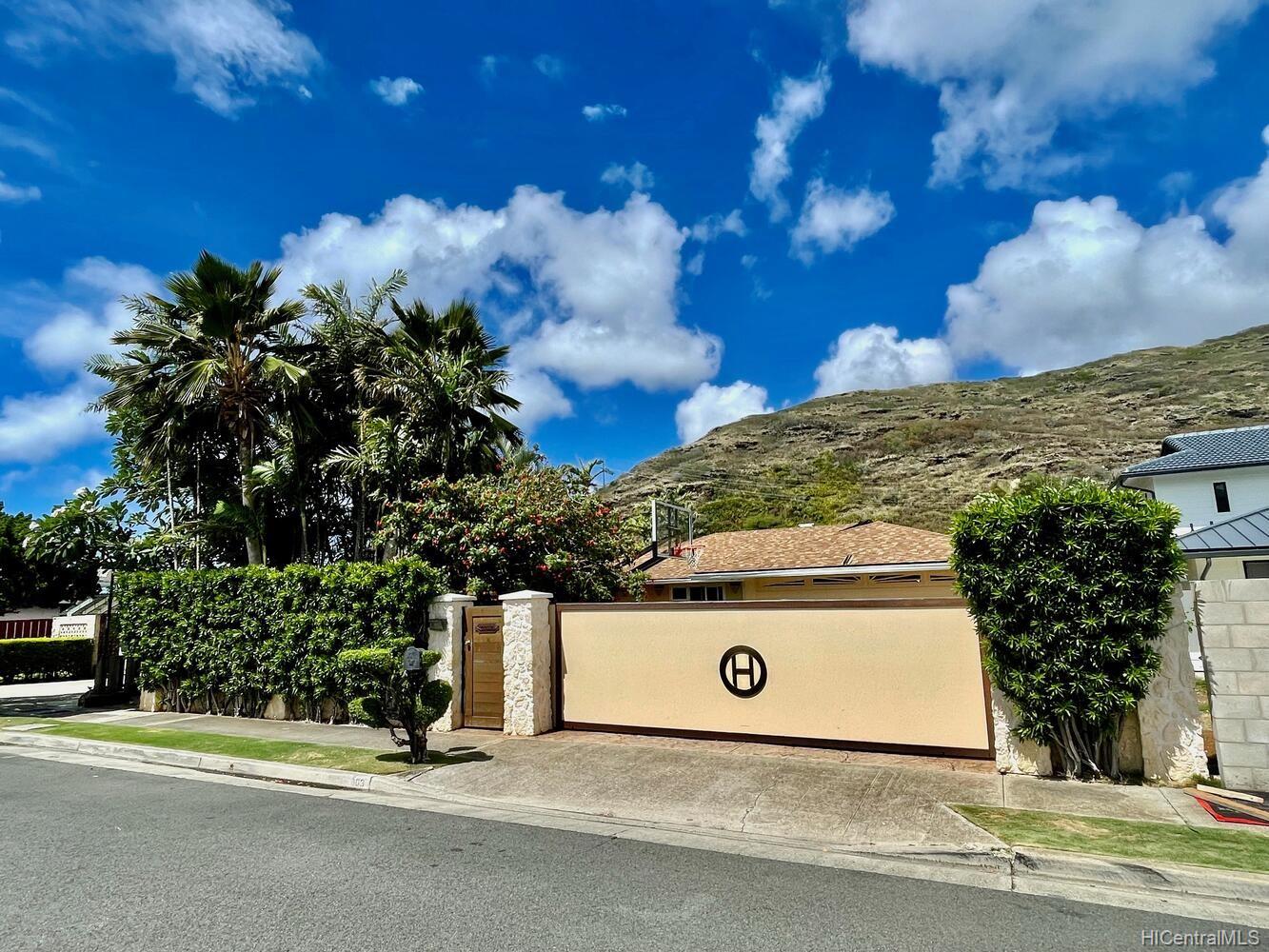 803 Kumukahi Place Honolulu, HI 96825