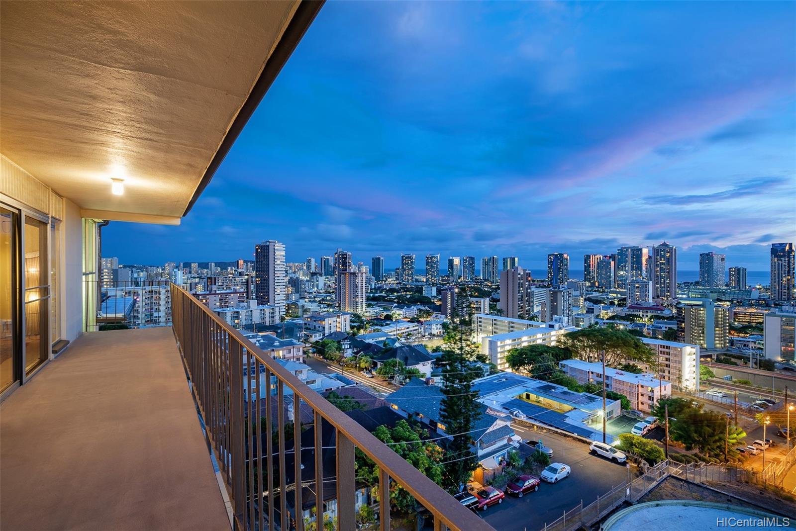 625 Iolani Avenue #PH, Honolulu, HI 96813