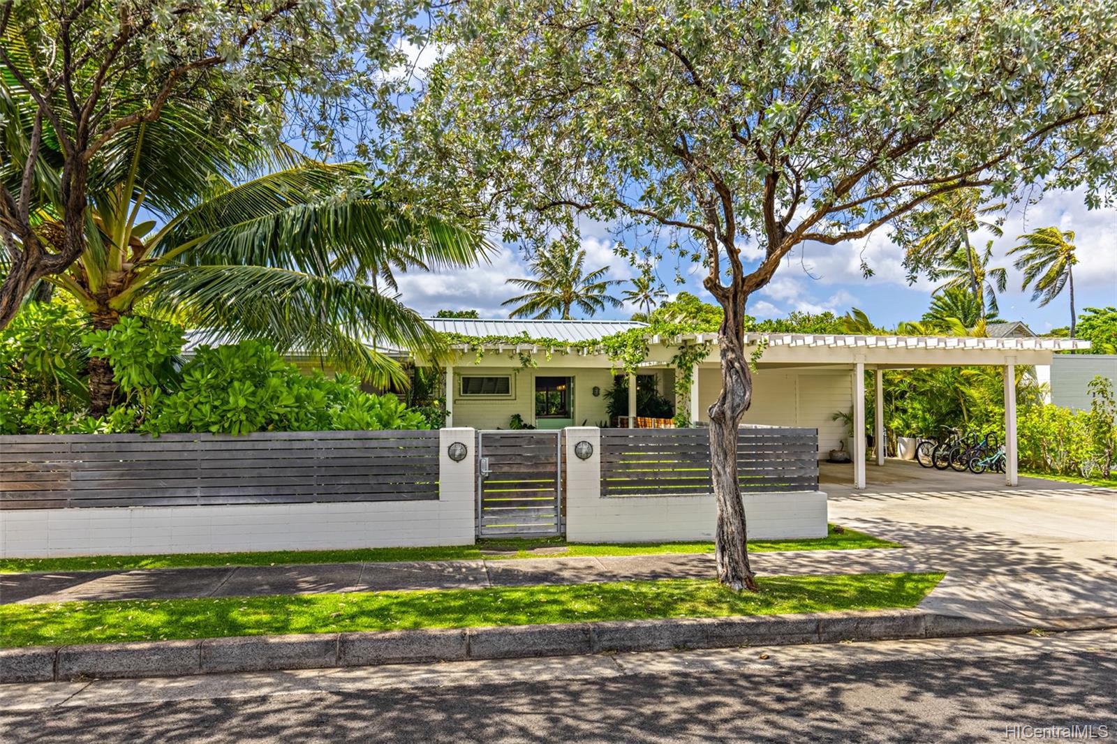 22 Niuhi Street Honolulu, HI 96821