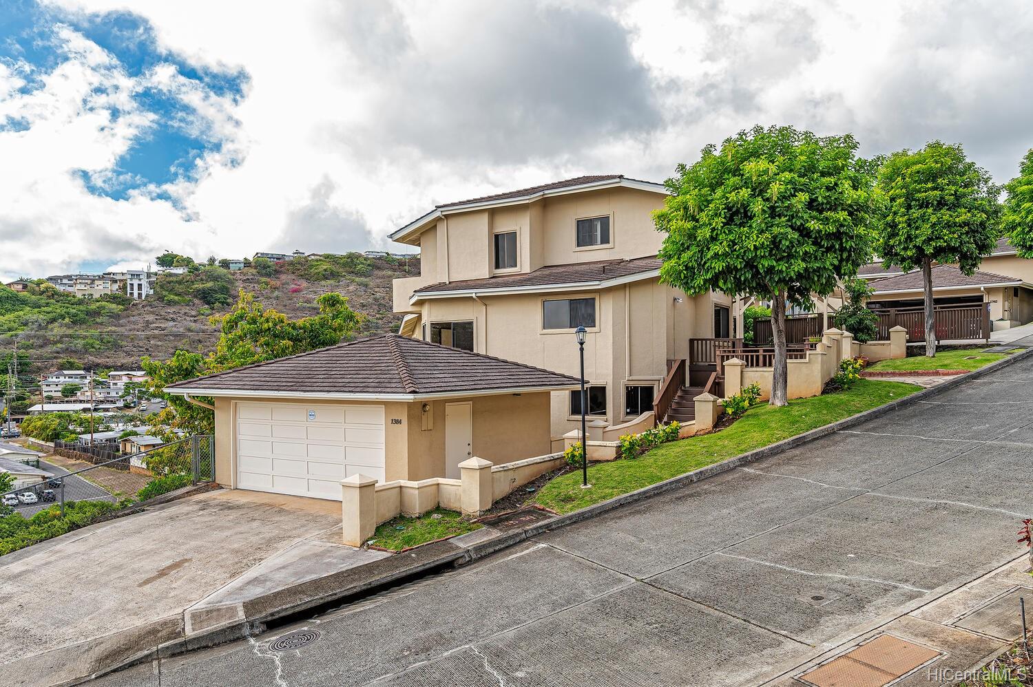 1384 Hoakoa Place #24, Honolulu, HI 96821