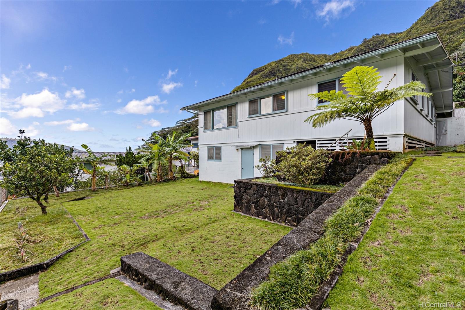 3755 Kumulani Place Honolulu, HI 96822