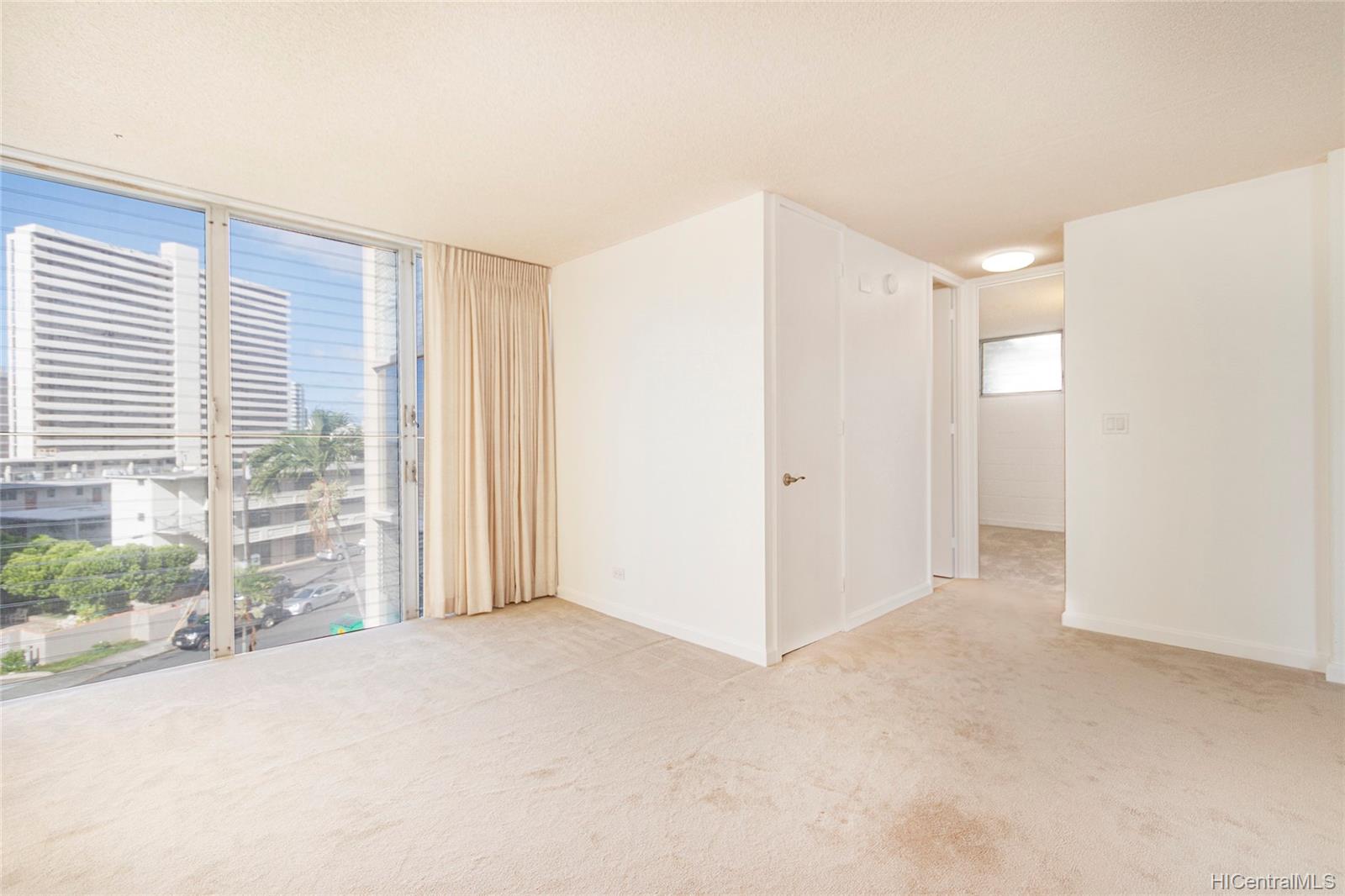 1702 Kewalo Street #404, Honolulu, HI 96822