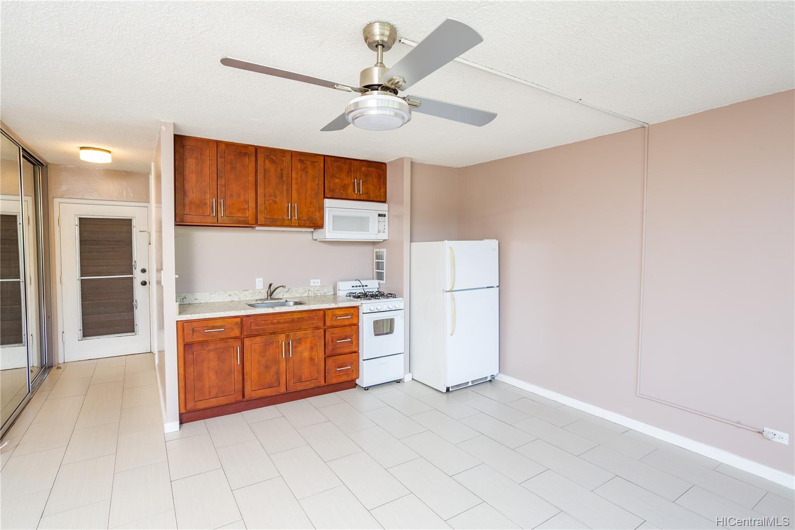 1550 Wilder Avenue #A313, Honolulu, HI 96822