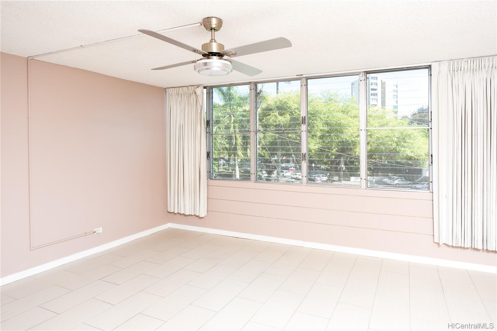 1550 Wilder Avenue #A313, Honolulu, HI 96822