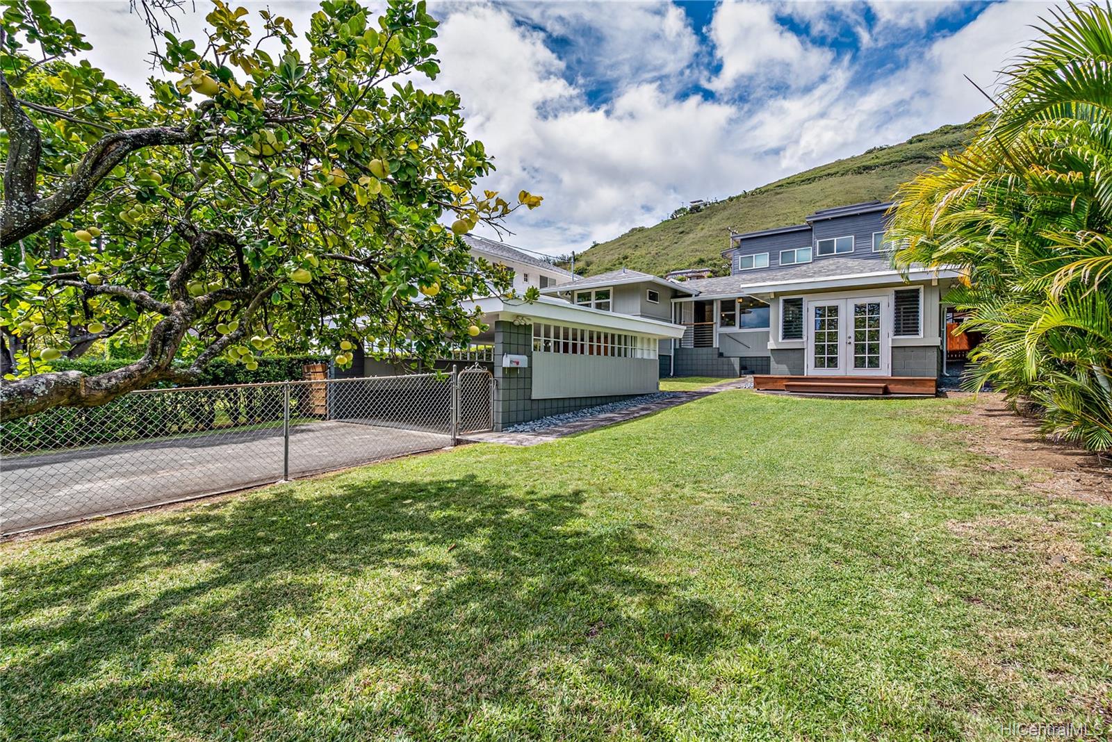 2394 East Manoa Road Honolulu, HI 96822