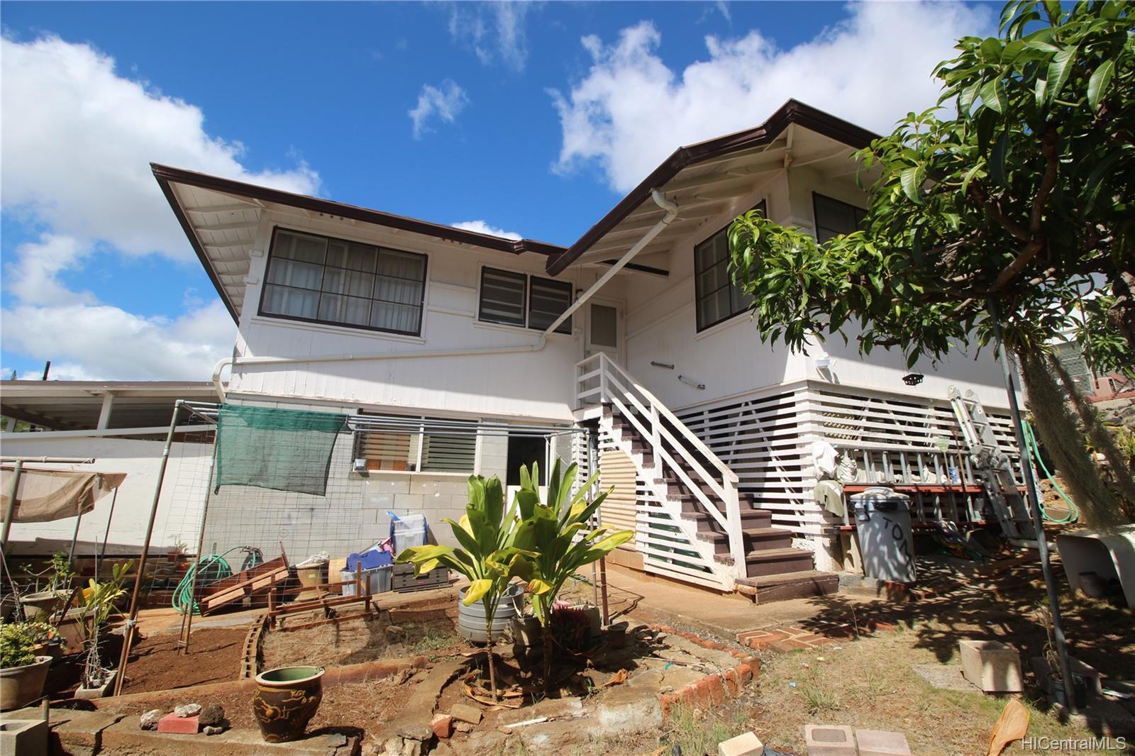 1347A Ekaha Avenue Honolulu, HI 96816