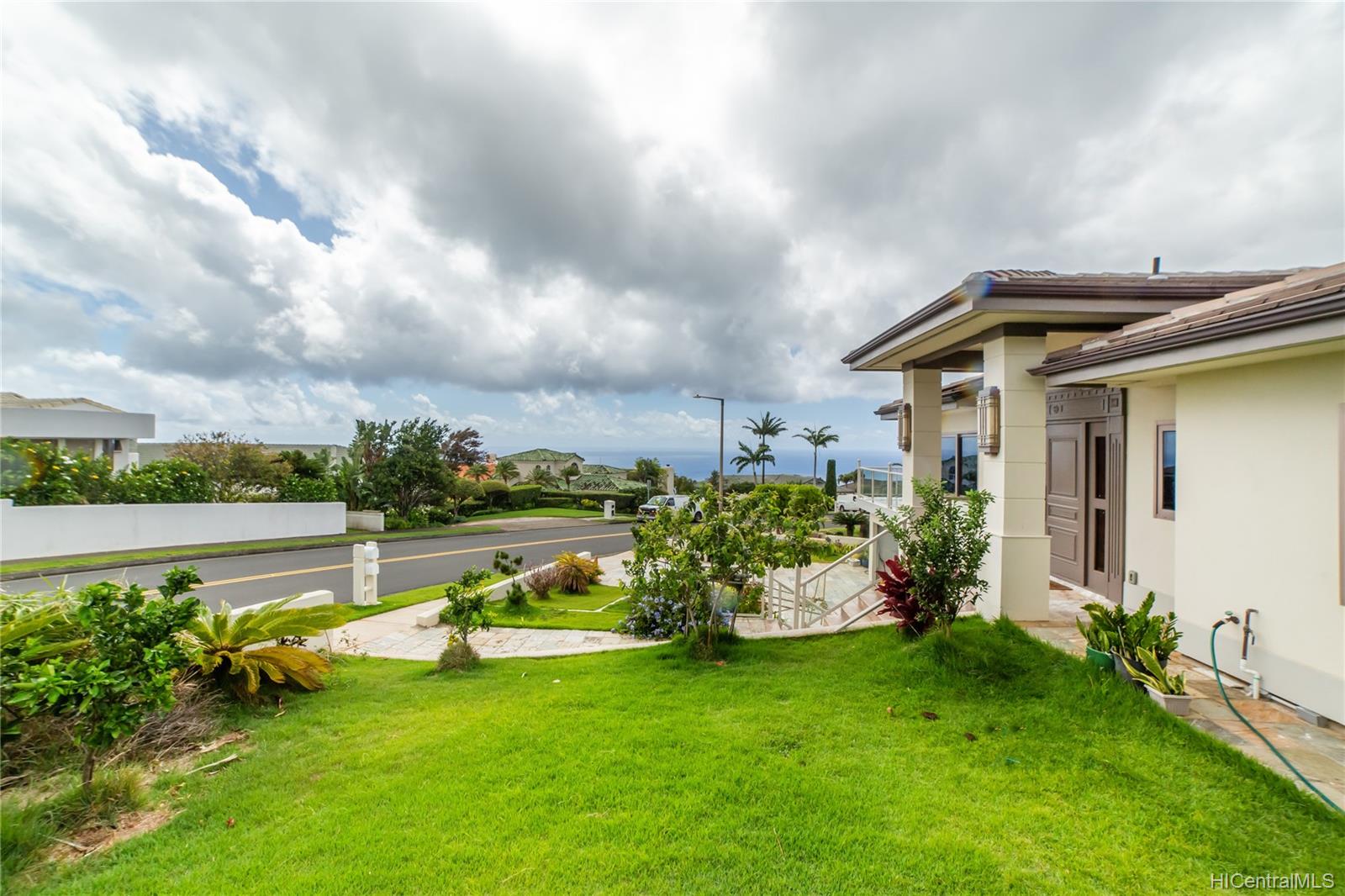 848 Puuikena Drive Honolulu, HI 96821