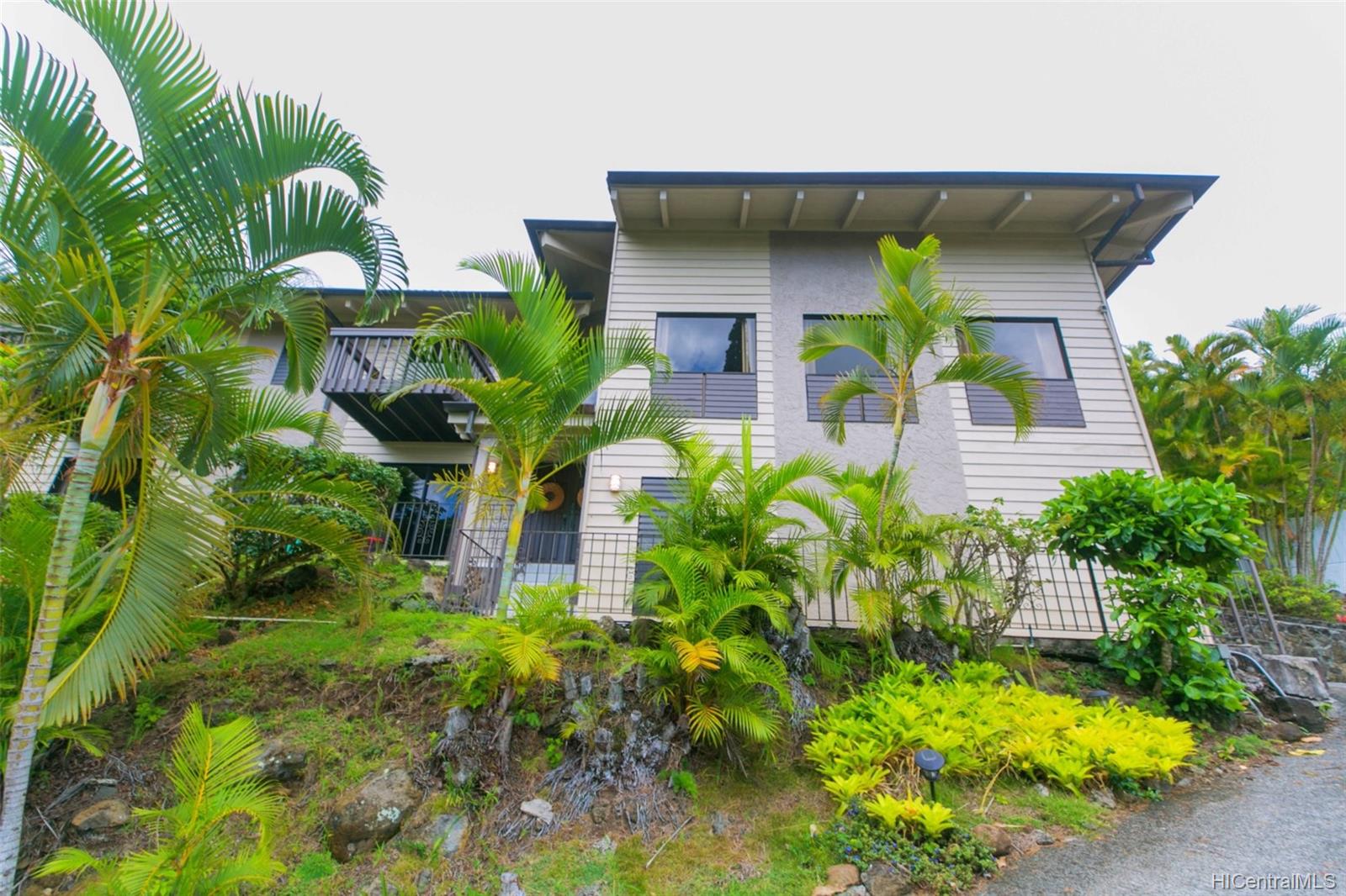 6732 Hahaione Place Honolulu, HI 96825