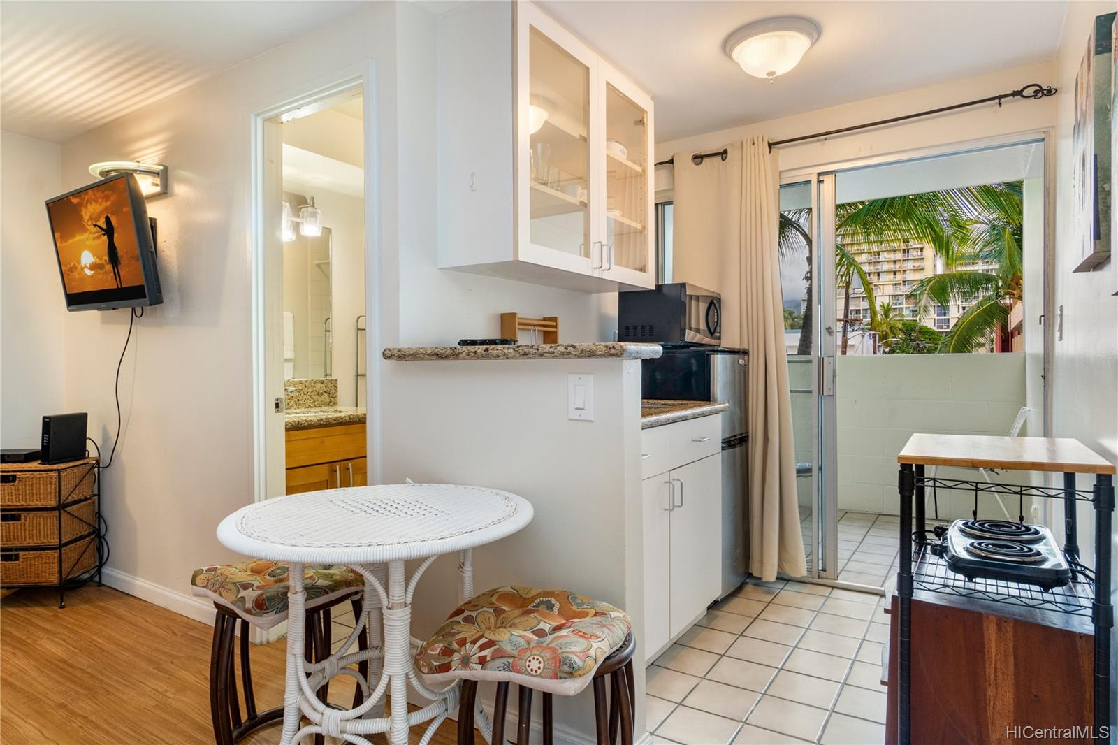 2463 Kuhio Avenue #301, Honolulu, HI 96815
