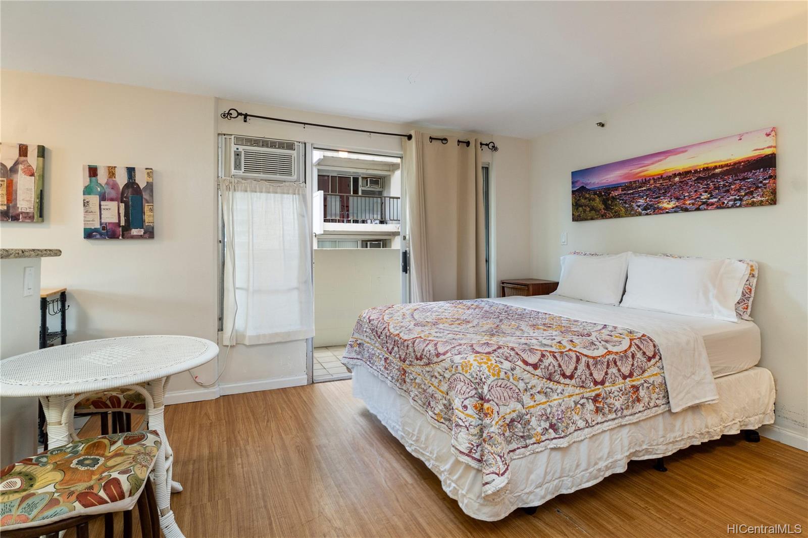 2463 Kuhio Avenue #301, Honolulu, HI 96815