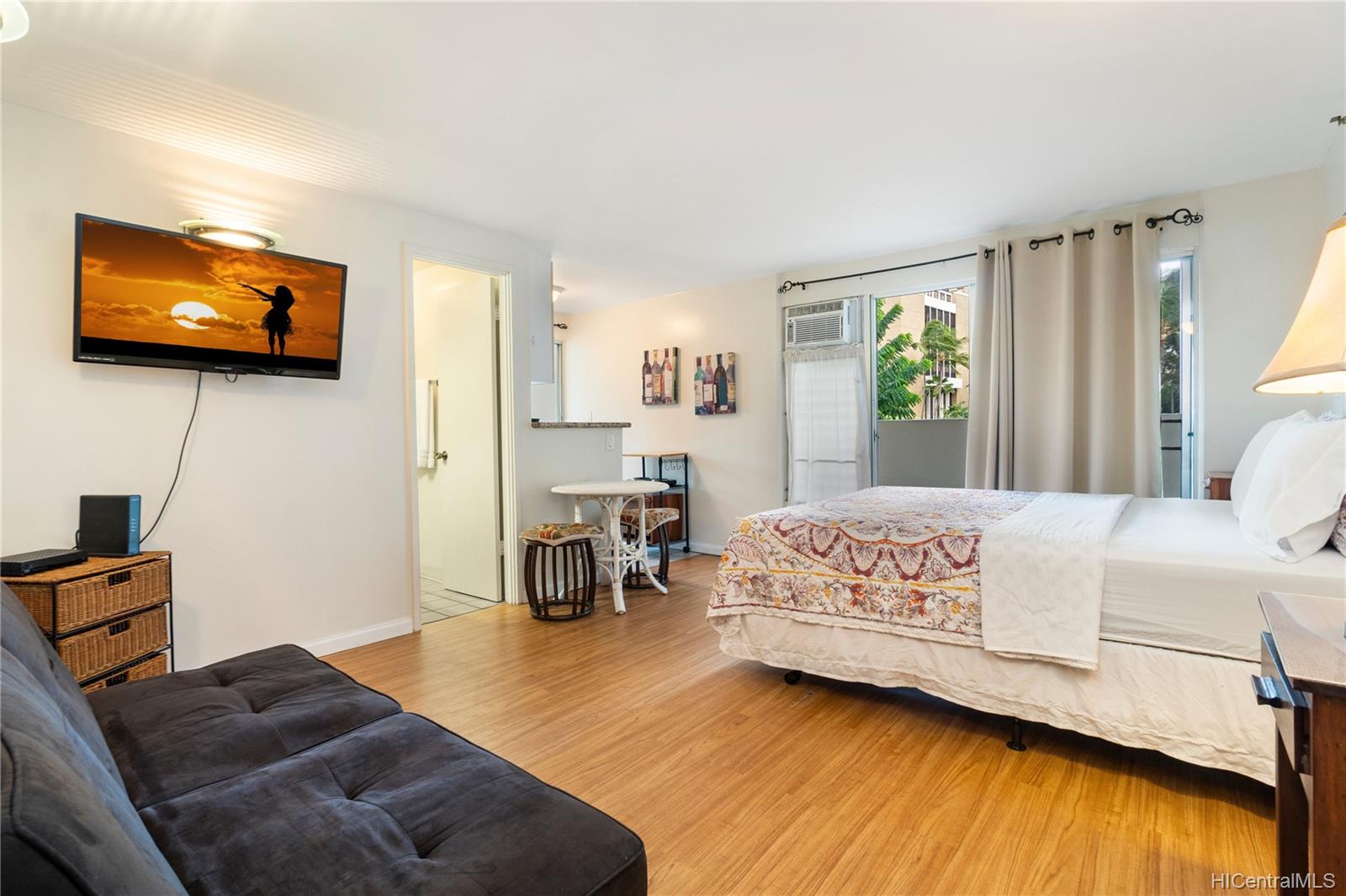 2463 Kuhio Avenue #301, Honolulu, HI 96815