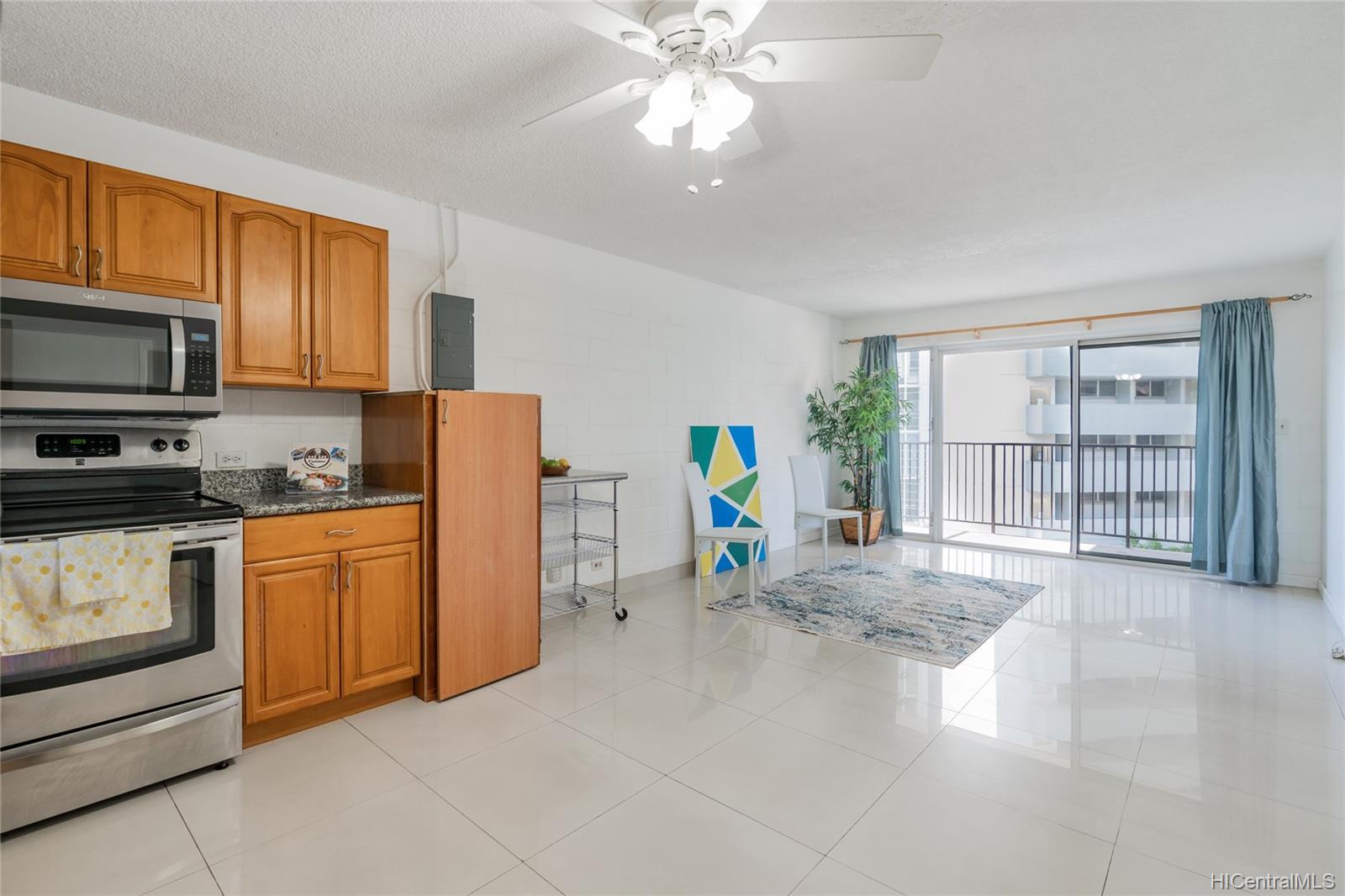 1099 Green Street #B311, Honolulu, HI 96822