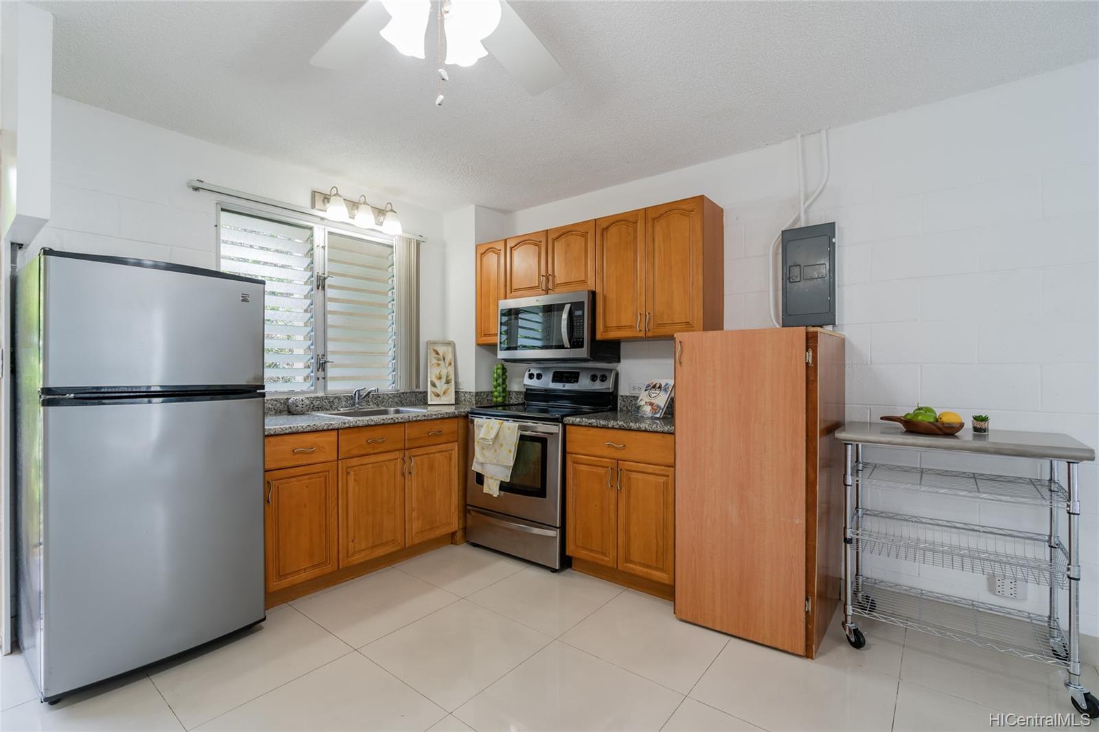 1099 Green Street #B311, Honolulu, HI 96822