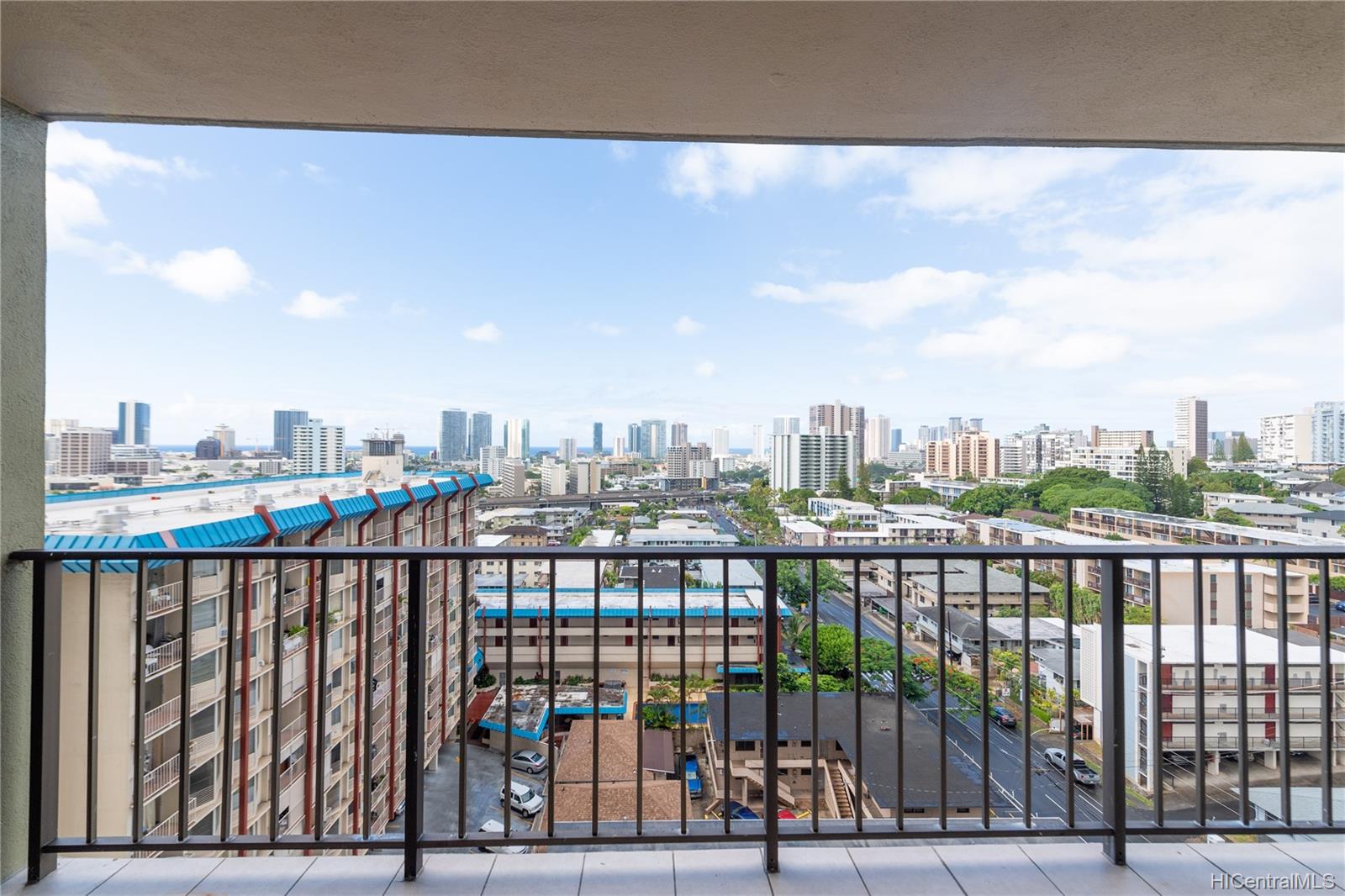 1561 Pensacola Street #1404, Honolulu, HI 96822