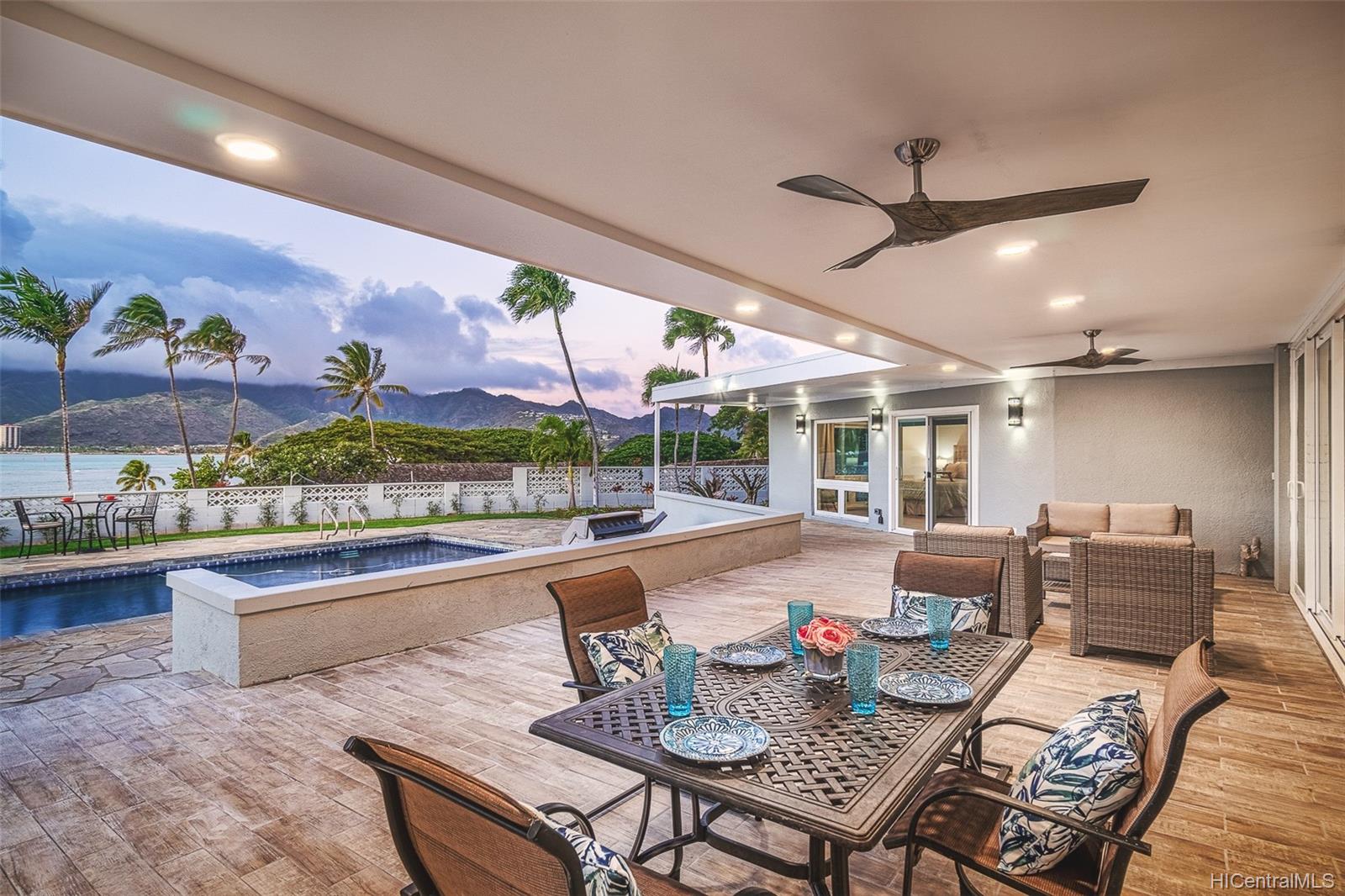 558 Portlock Road Honolulu, HI 96825