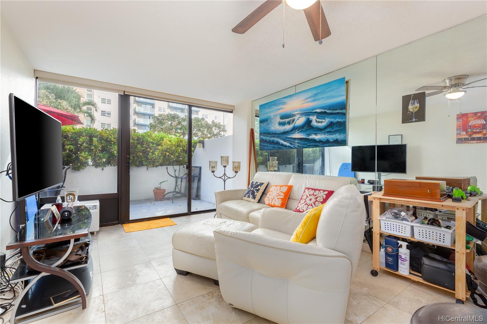 876 Curtis Street #607, Honolulu, HI 96813