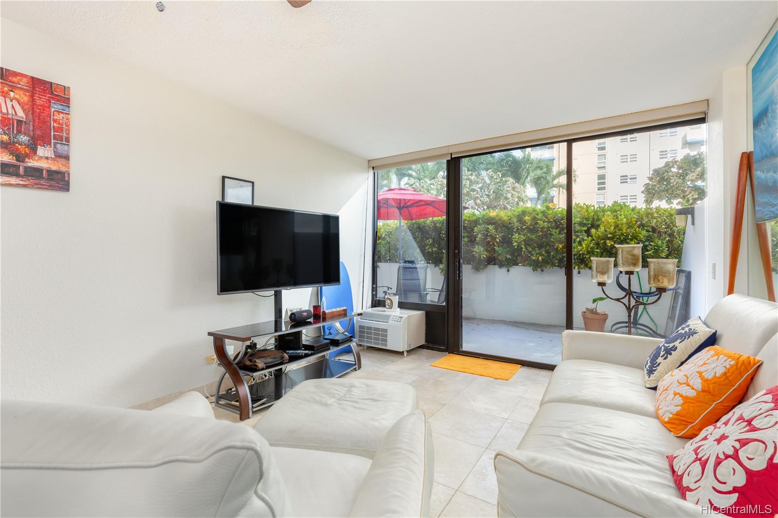 876 Curtis Street #607, Honolulu, HI 96813