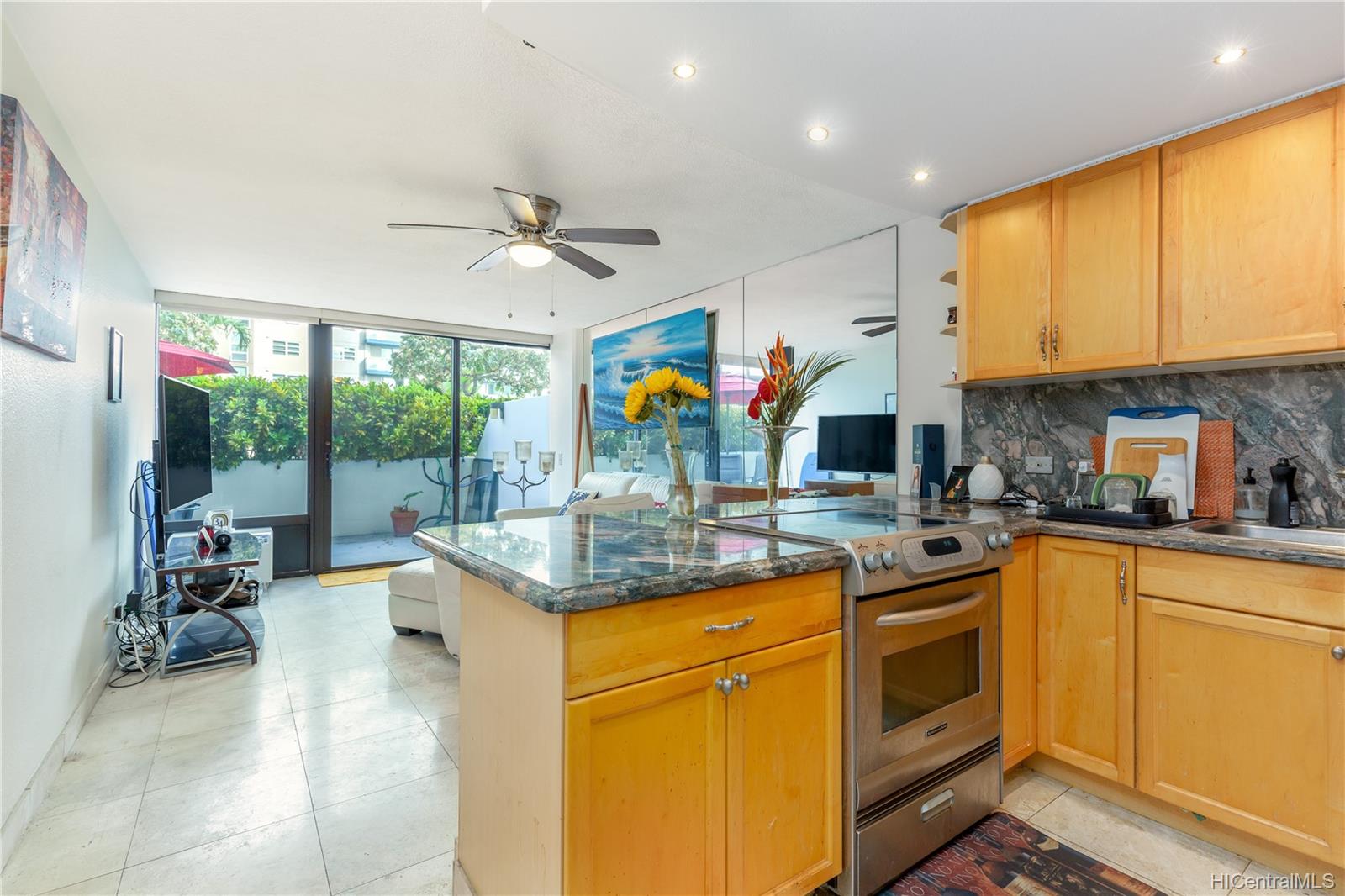 876 Curtis Street #607, Honolulu, HI 96813