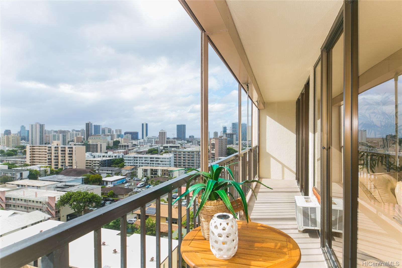 1201 Wilder Avenue #1101, Honolulu, HI 96822