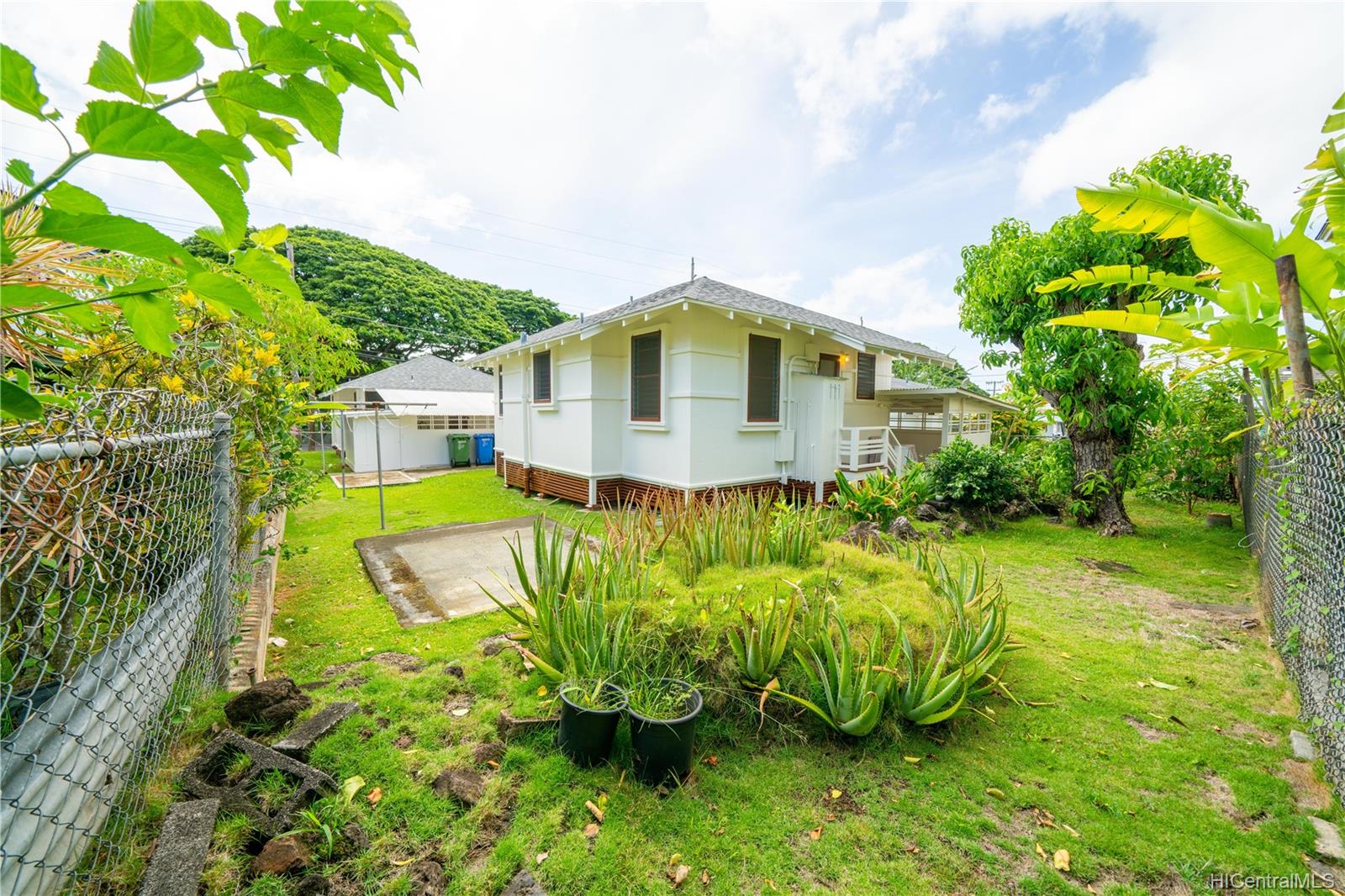 2356 Kanealii Avenue Honolulu, HI 96813