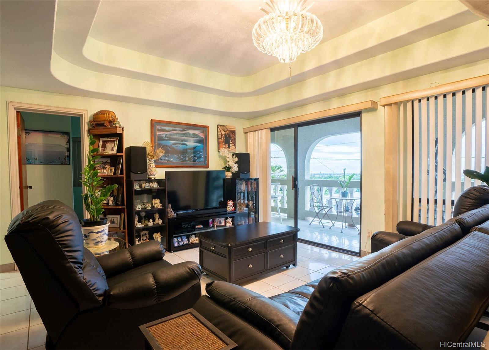 1071 Wiliki Drive Honolulu, HI 96818