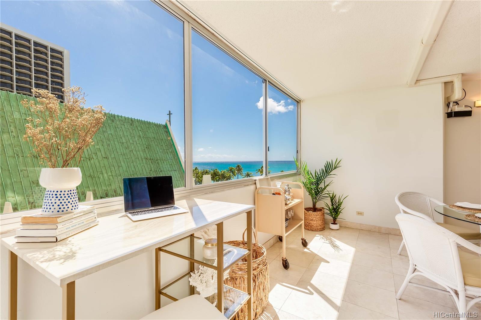 2500 Kalakaua Avenue #704, Honolulu, HI 96815