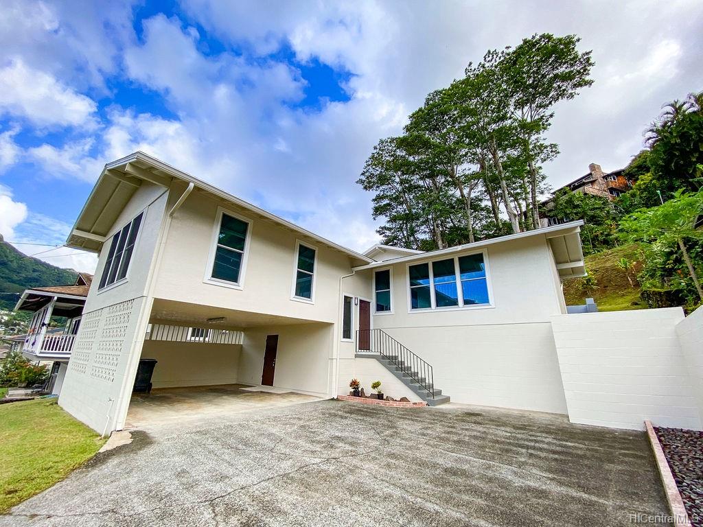 3246 Pinaoula Street Honolulu, HI 96822