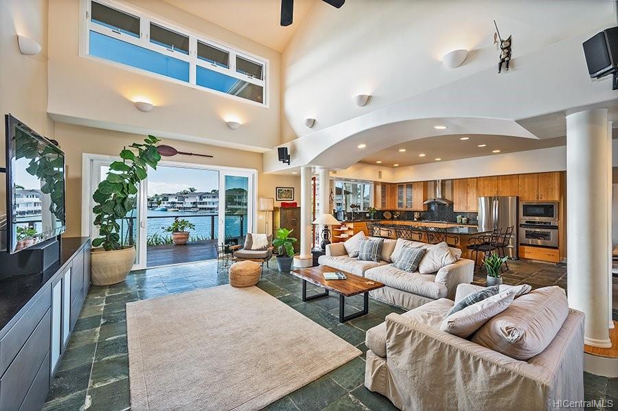 545 Kumukahi Place Honolulu, HI 96825