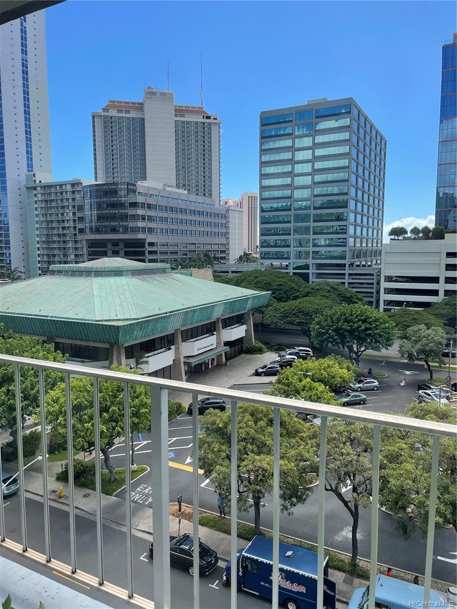 731 Amana Street #804, Honolulu, HI 96814