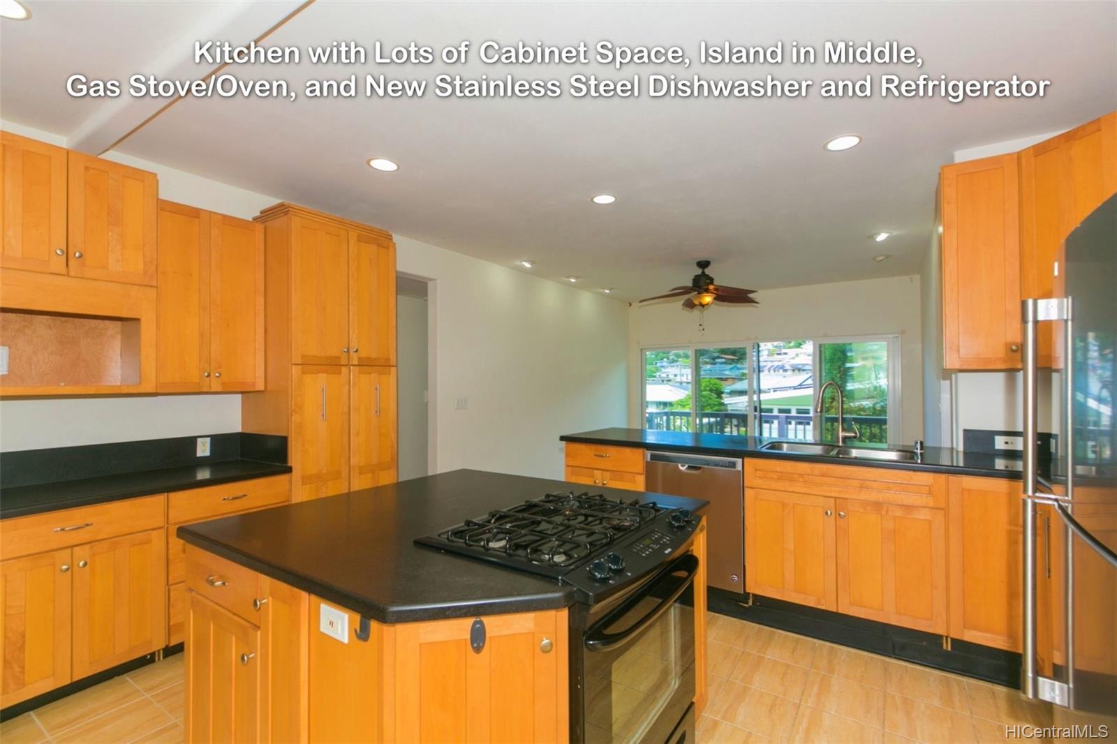 2594 Kekuanoni Street Honolulu, HI 96813