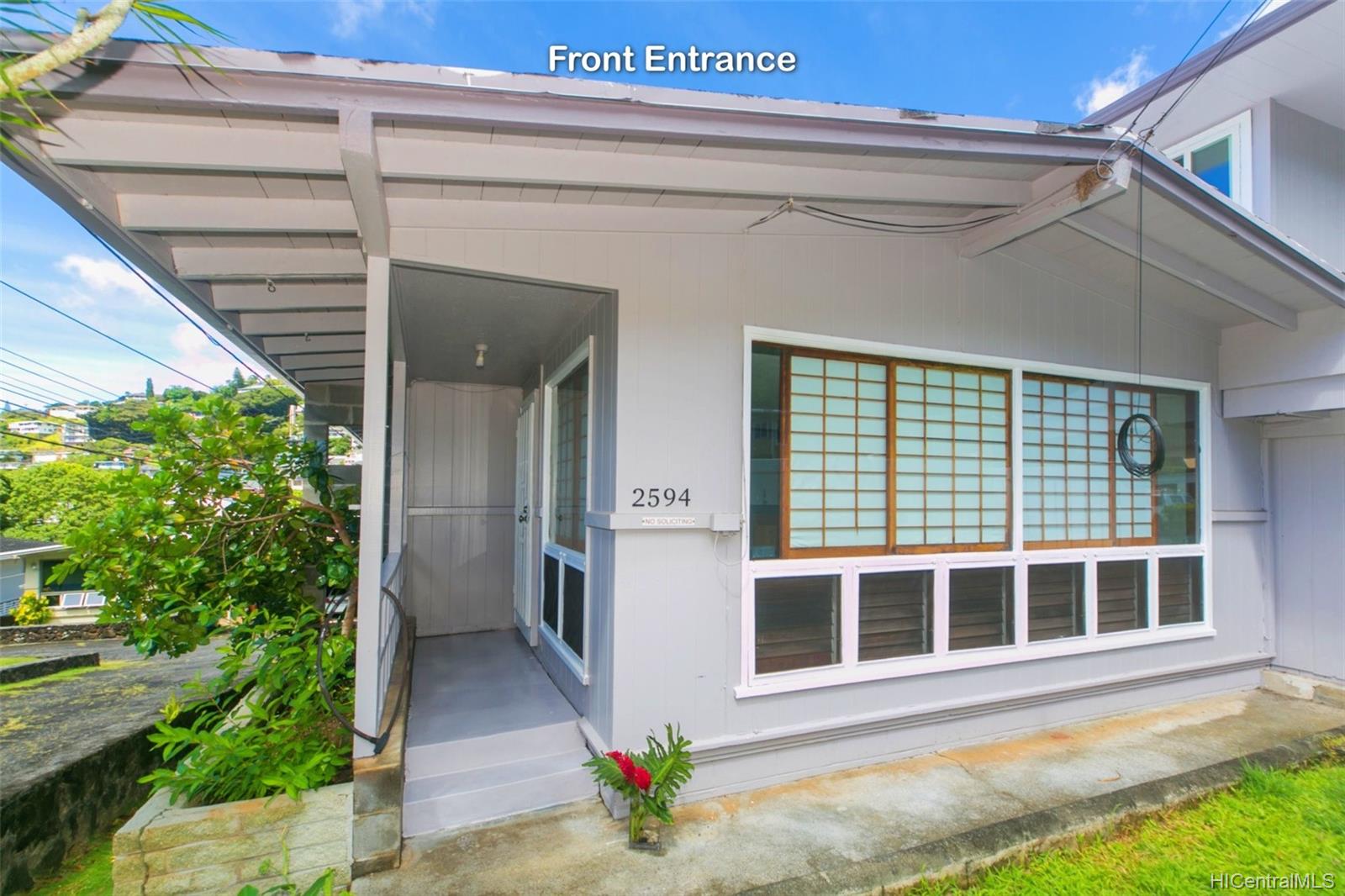 2594 Kekuanoni Street Honolulu, HI 96813