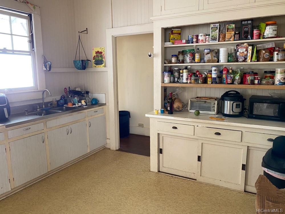 1142 8th Avenue Honolulu, HI 96816