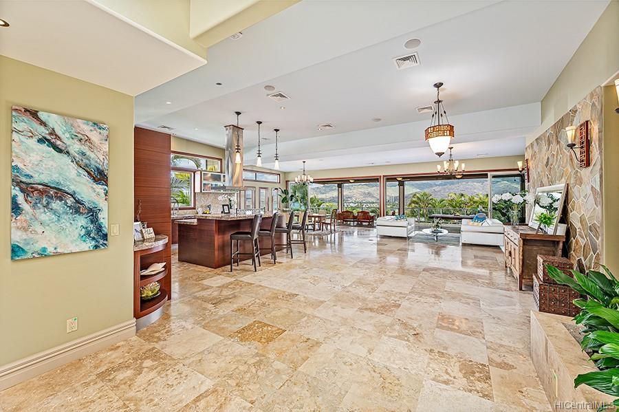 126 Polihale Place Honolulu, HI 96825