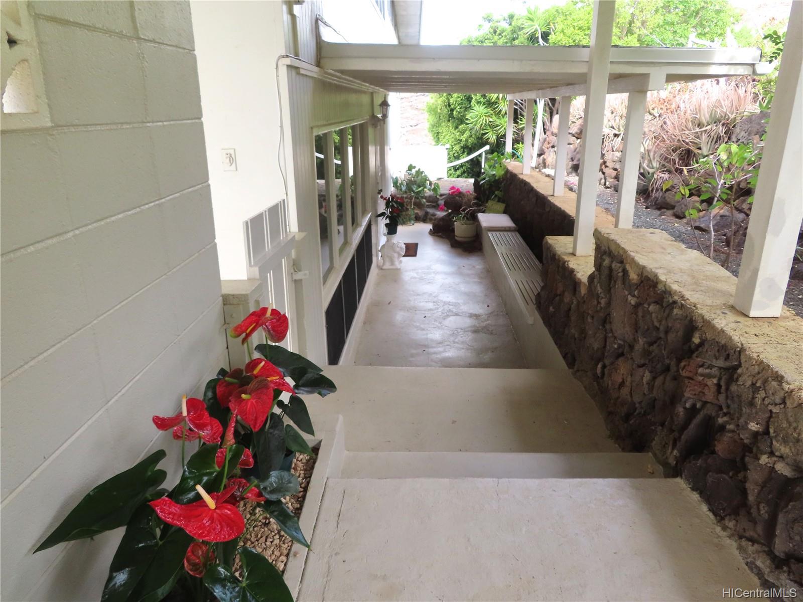 1570 Kamole Street Honolulu, HI 96821