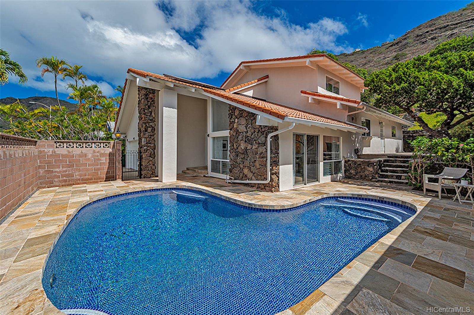 1037 Kalapaki Street Honolulu, HI 96825