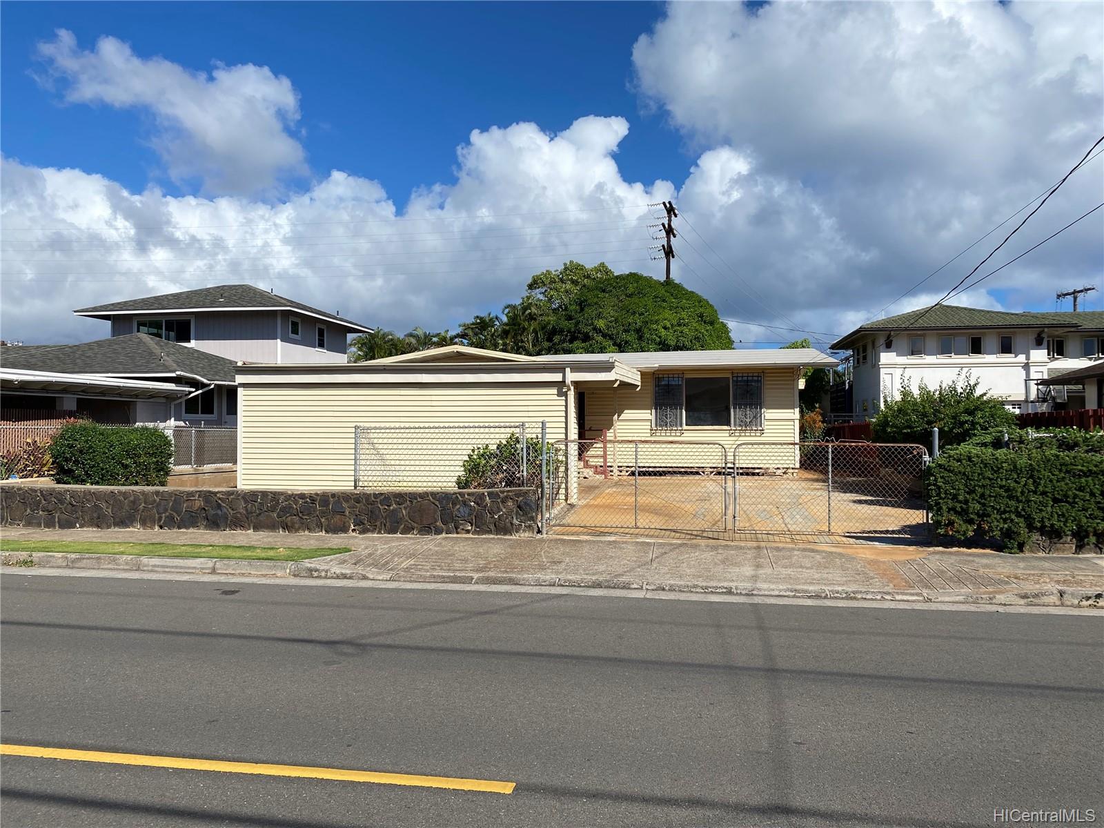 739 Luawai Street Honolulu, HI 96816