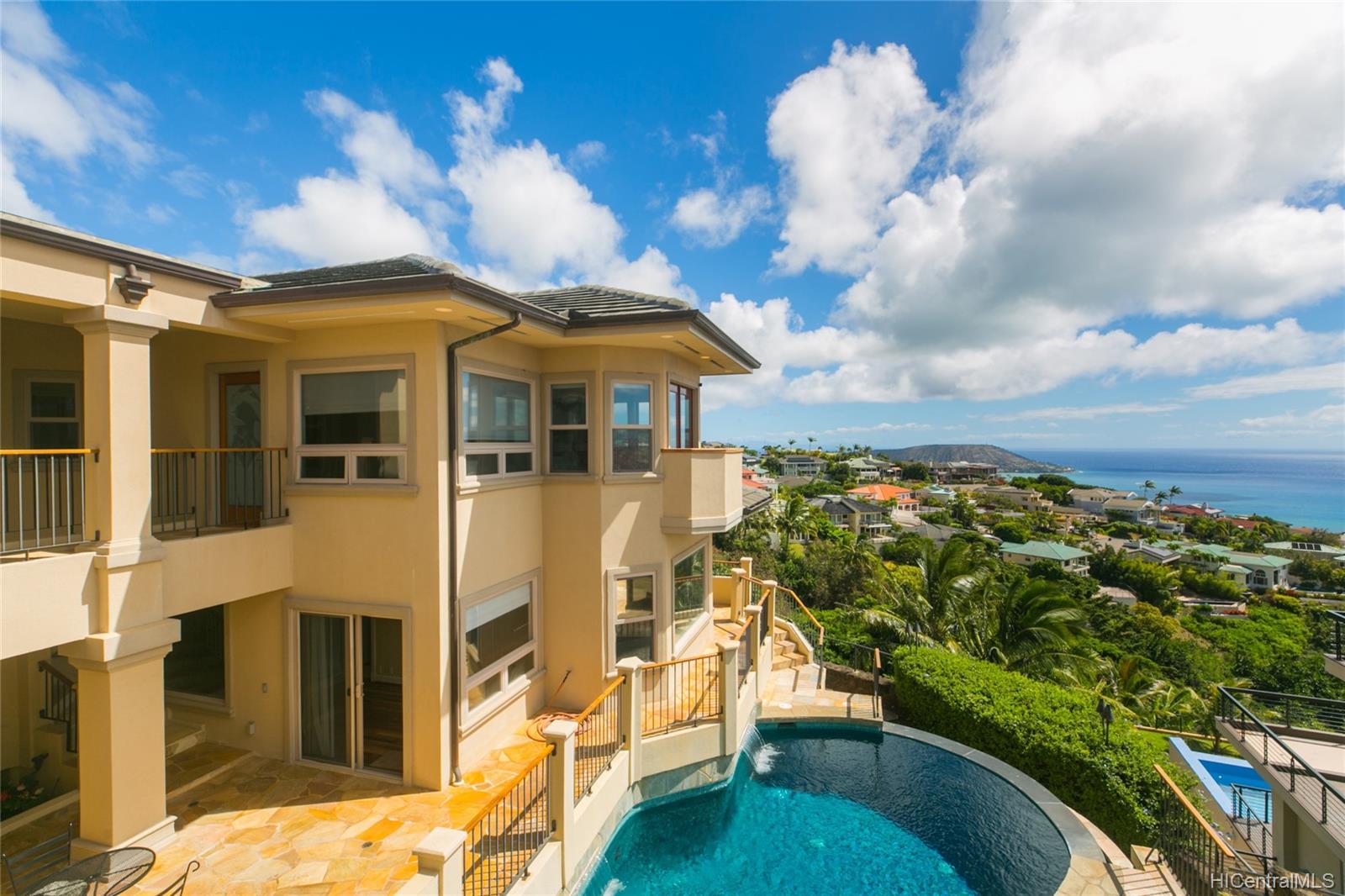 541 Moaniala Street Honolulu, HI 96821