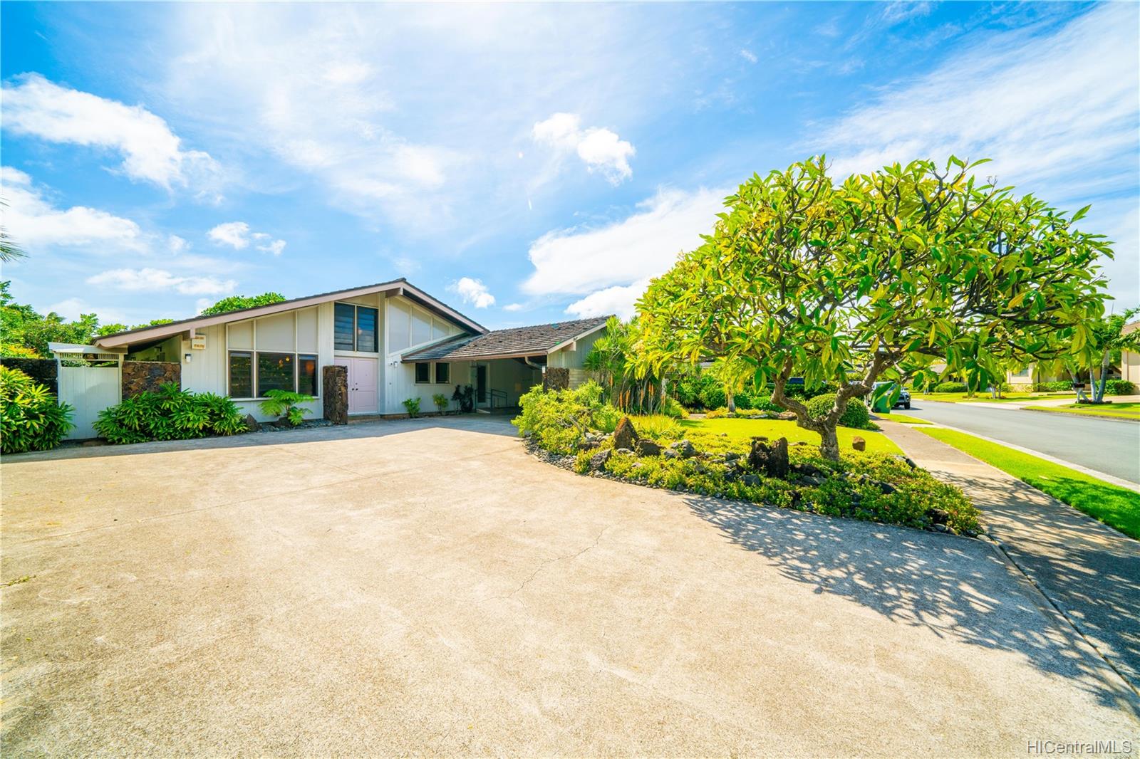 1023 Waiiki Street Honolulu, HI 96821