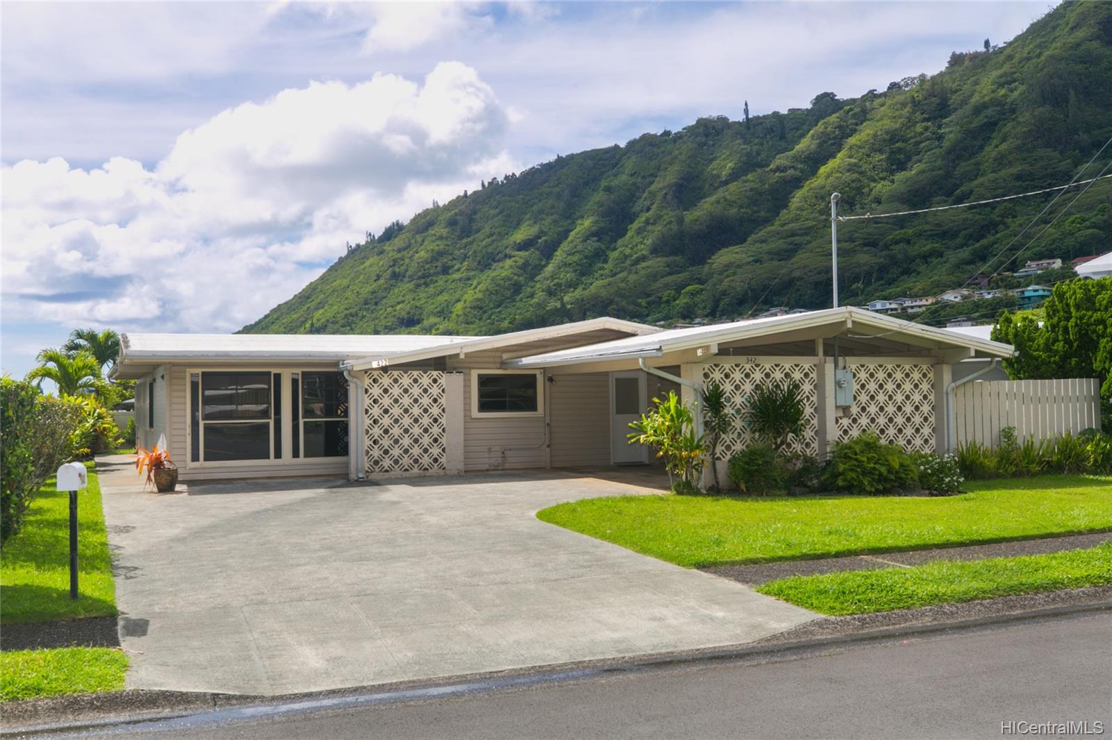 3422 Pawaina Street Honolulu, HI 96822